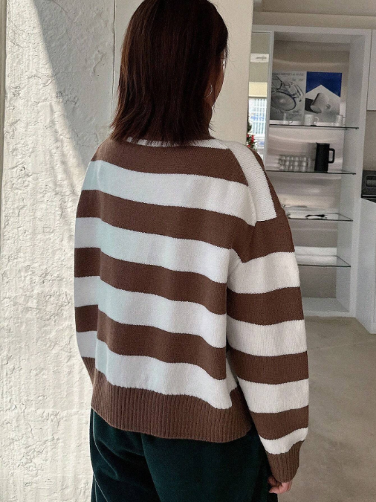 DAZY Contrast Striped Turtleneck Pullover