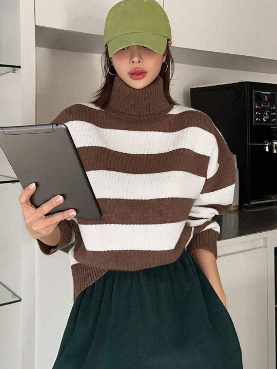 DAZY Contrast Striped Turtleneck Pullover