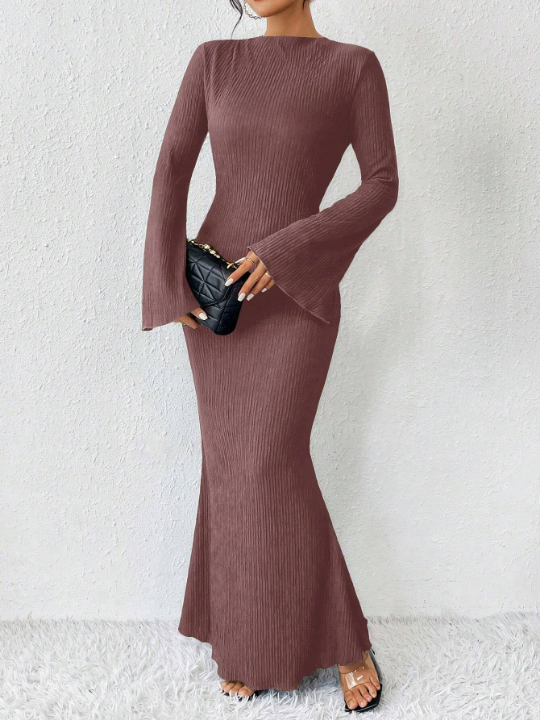 Essnce Solid Color Bell Sleeve Fishtail Dress