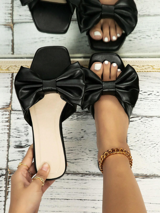 Ladies' Simple & Comfortable Black Beach Vacation Sandals With Bowknot Decoration