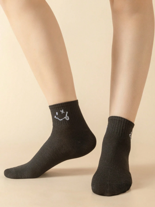 XYZ Studio 2pairs Smiling Face Design Casual Mid-Calf Socks