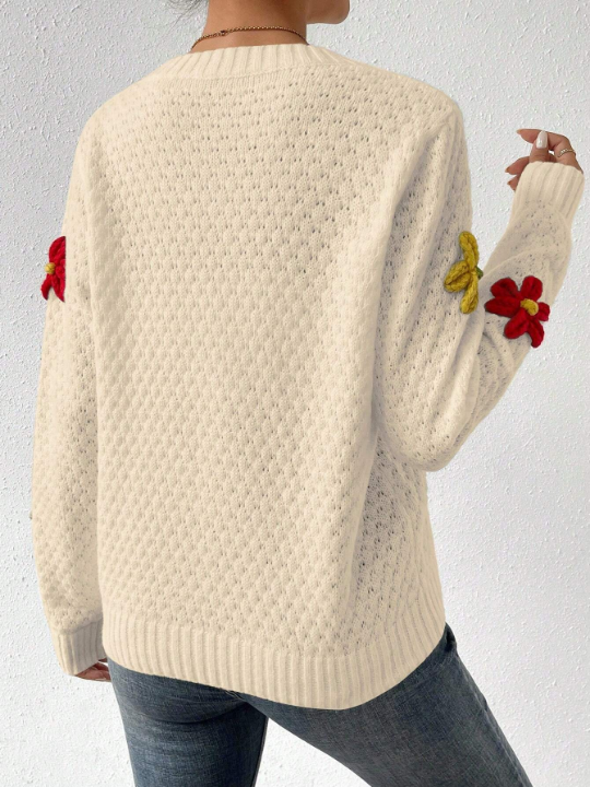 Essnce Women's 3d Flower Decorated Round Neck Sweater