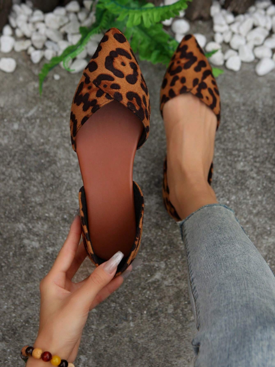 Plus Size Women's Flat, Lightweight, Anti-Slip Leopard Print Velvet Cloth Shoes For Spring And Autumn