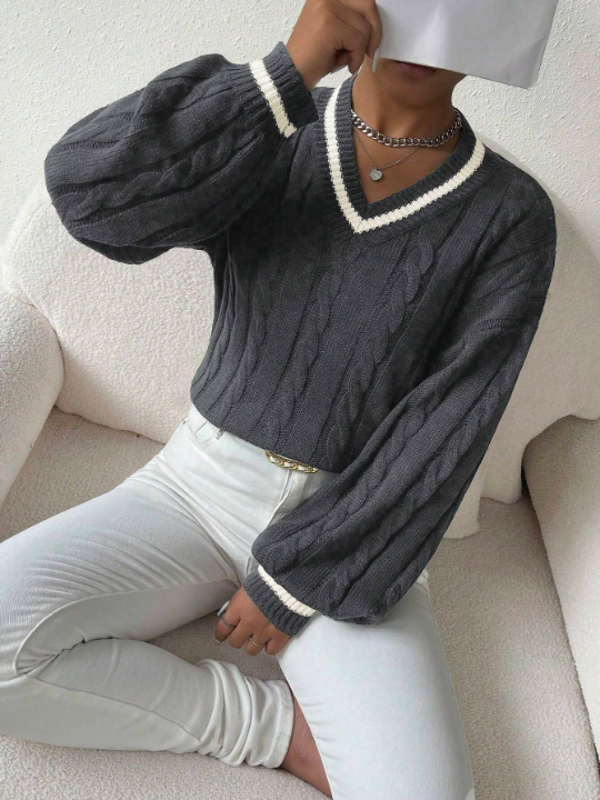 Essnce Women's V-Neck Contrast Color Long Sleeve Sweater