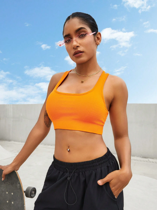 Solid Seamless Round Neck Sports Bra