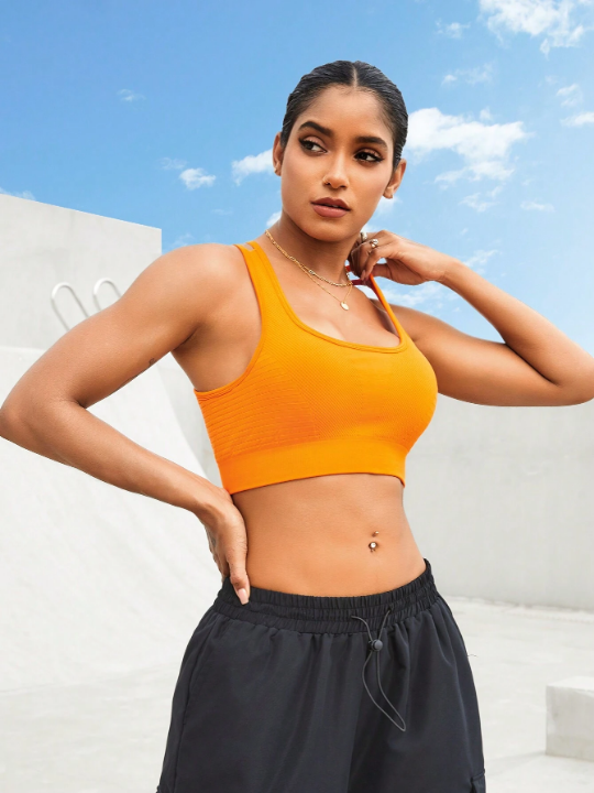 Solid Seamless Round Neck Sports Bra