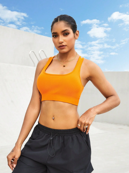 Solid Seamless Round Neck Sports Bra