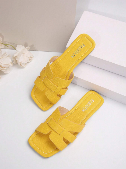 Outdoor Comfortable Vacation Fashionable Strappy Flat Sandals