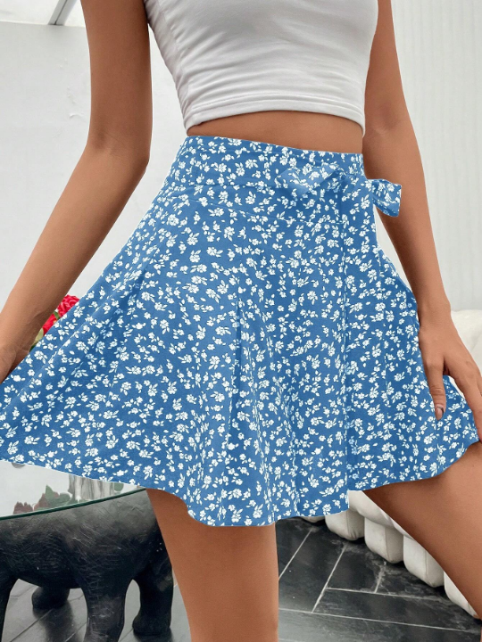 Frenchy Women's Fashionable Blue Floral Print Shorts