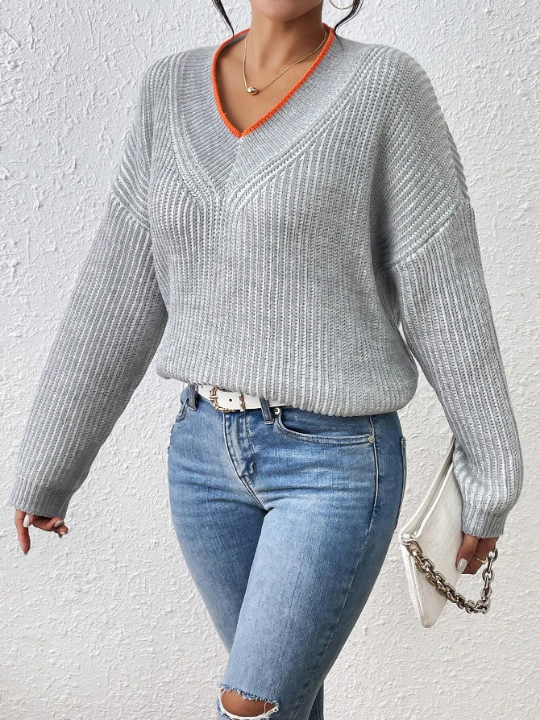 Essnce Color Block V-Neck Drop Shoulder Casual Sweater