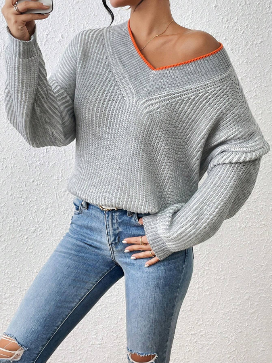 Essnce Color Block V-Neck Drop Shoulder Casual Sweater