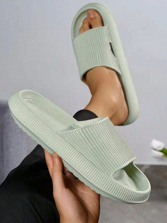 New Arrival Fashionable Green Striped Single-Sided Hole Thick-Sole Soft & Comfortable Men's Indoor/Outdoor Bathroom Slippers