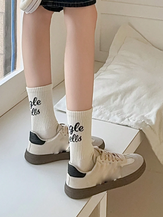 1 Pair Women's White Mid-Calf Socks With Letter Embroidery, Trendy, Fashionable, Cute And Simple For All Seasons