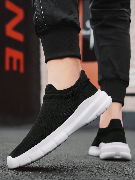 Men Solid Color Breathable Mesh Slip-On Sports Shoes, Casual And Simple Spring And Autumn Lightweight Flat Running Shoes, Black With White Soles