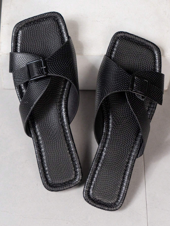 New Spring/Summer Arrival Women H Slippers, Fashionable Black Roman Style Flat Slip-Ons With Hollow Out Design For Casual And Comfortable Wear