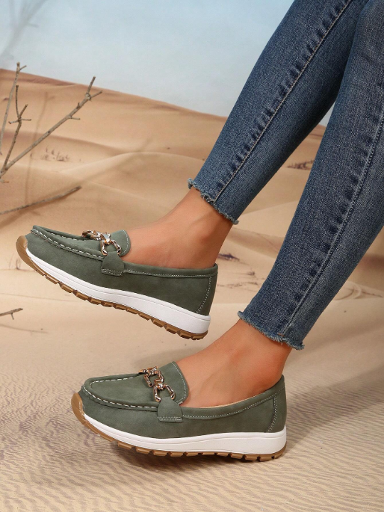 Women's Casual Sneakers With Comfortable Soft Sole And Metallic Chain Decoration