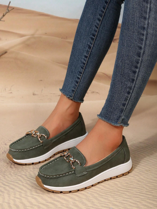 Women's Casual Sneakers With Comfortable Soft Sole And Metallic Chain Decoration