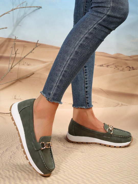 Women's Casual Sneakers With Comfortable Soft Sole And Metallic Chain Decoration