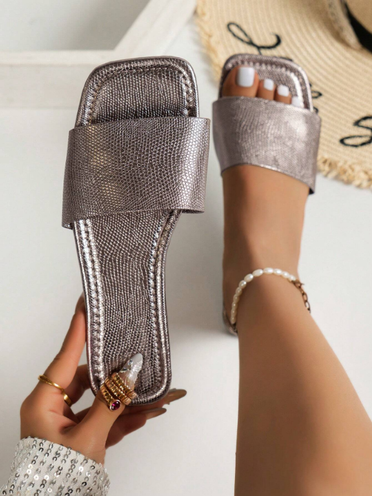 New Spring Summer Fashionable Casual Style Flat Sandals With Roman Style Straps And Toe Loop, Square-Toe Low-Heeled Women's Slippers