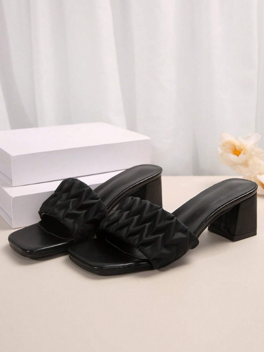 Women Black Simple Slipper Thick Heel And Anti-Slip Sole Open Toe Slipper For Summer And Autumn