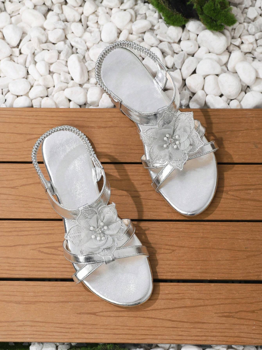 Fashionable Silver Women's Flower Decorated Flat Sandals With Ankle Strap