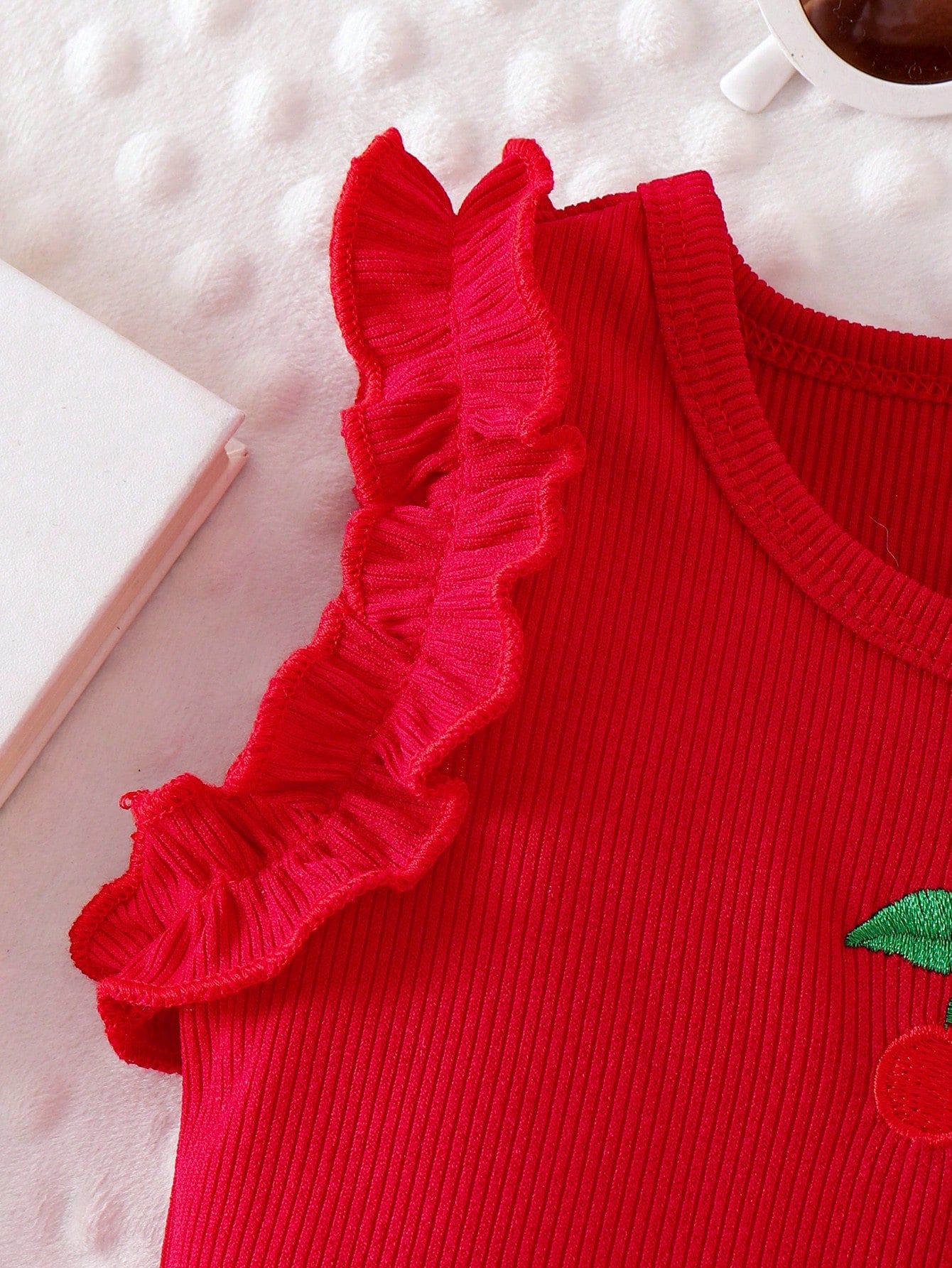 2pcs/Set Baby Girl Cherry Embroidery Lace Trim Sleeveless Top And Multiple Cherry Embroidery Pleated Denim Skirt Set