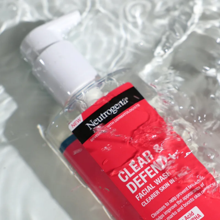 Neutrogena Clear & Defend+