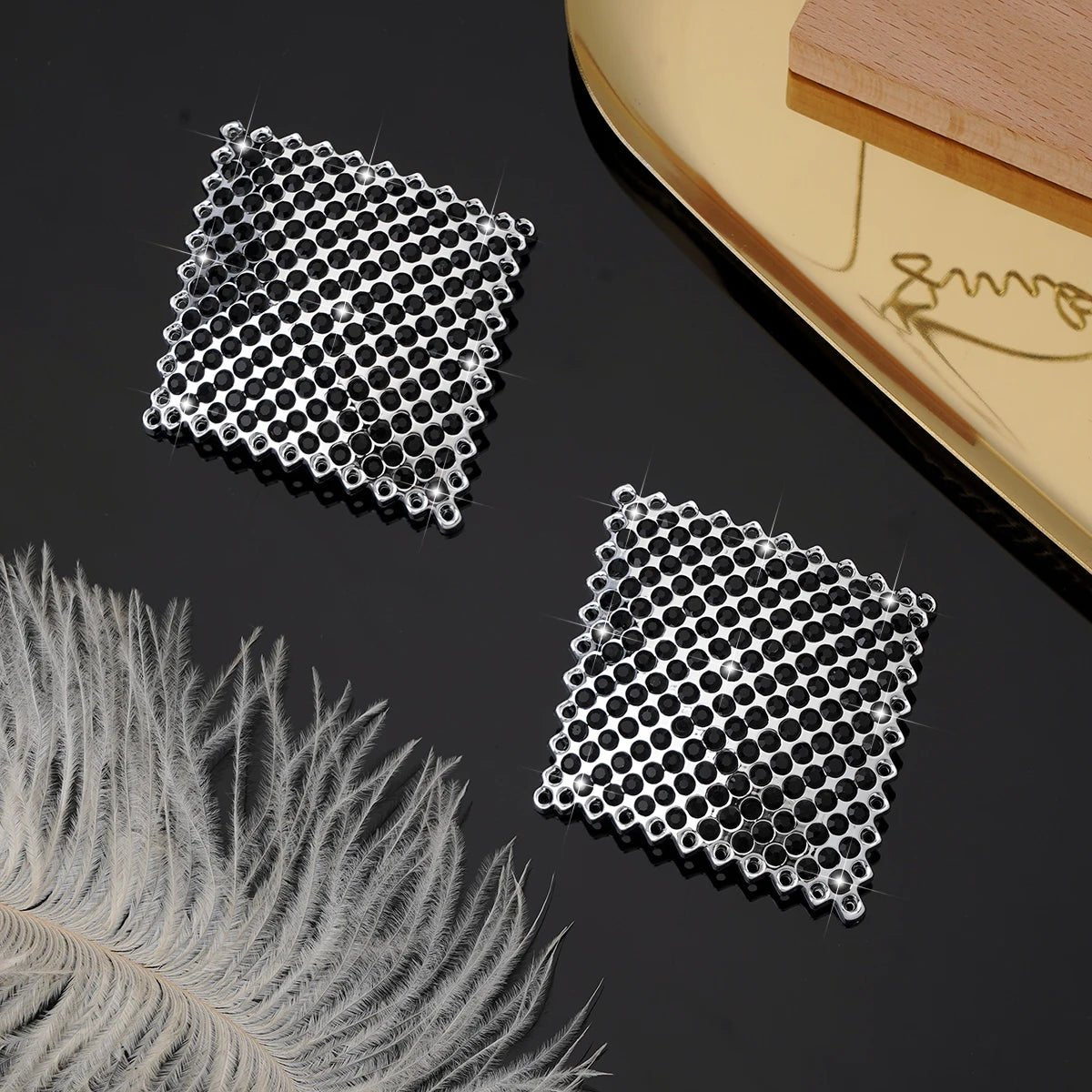 Breast Petals Invisible Nipple Covers Reusable Silicone Self - Adhesive Women's Nipple Covers Fashion Party Gift Pasty Accessories