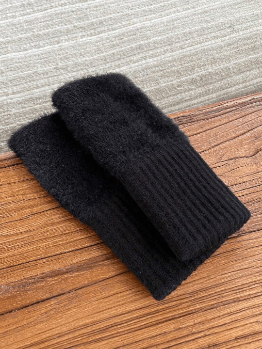 DAZY Black Regular Knit Gloves - Lolli World Marketplace