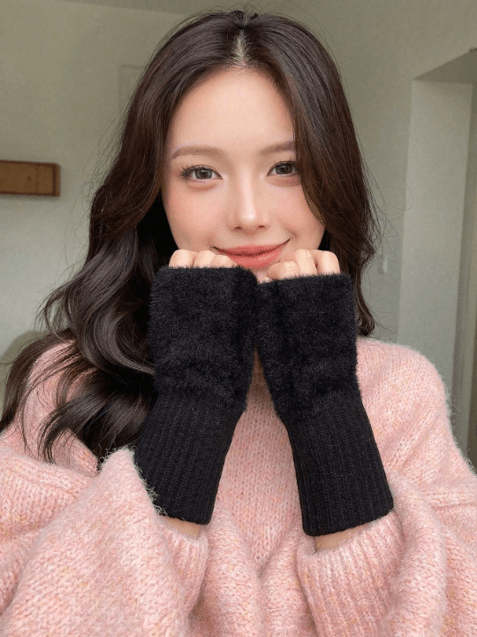 DAZY Black Regular Knit Gloves - Lolli World Marketplace