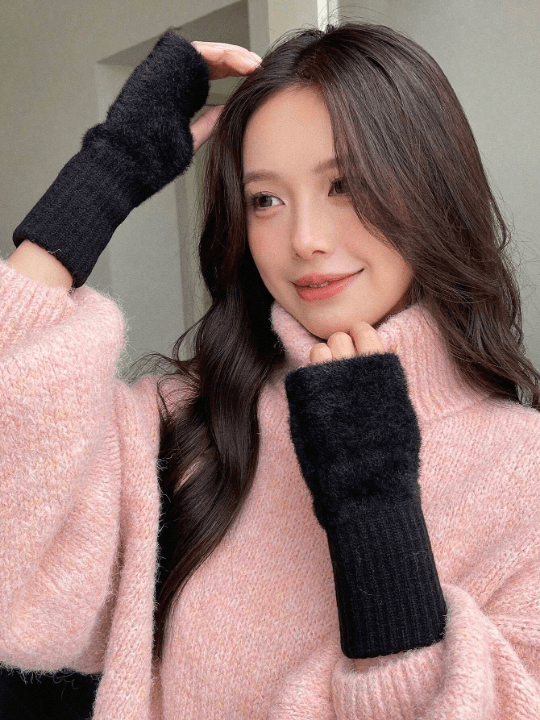 DAZY Black Regular Knit Gloves - Lolli World Marketplace
