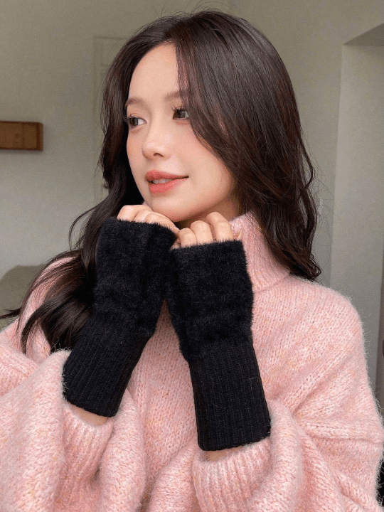 DAZY Black Regular Knit Gloves - Lolli World Marketplace