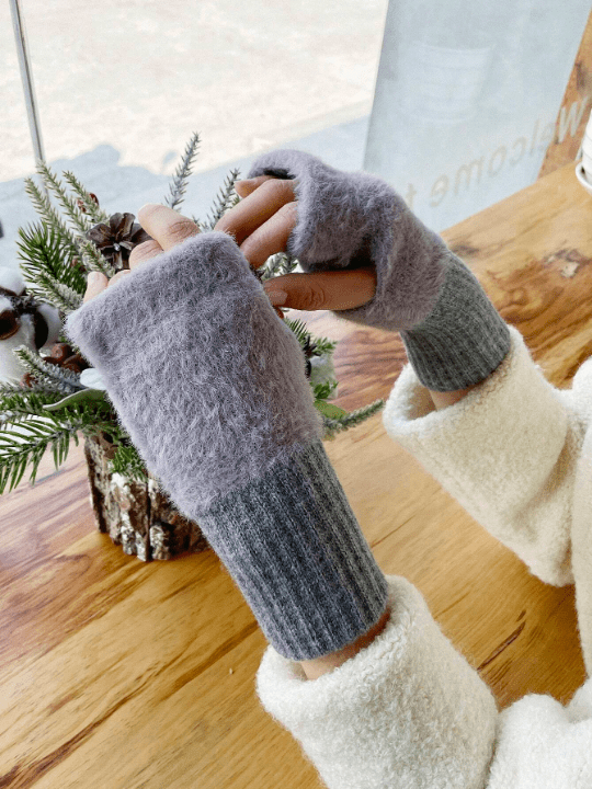 DAZY Women's Fingerless Gloves - Lolli World Marketplace
