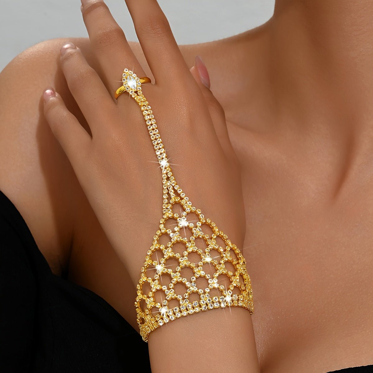Fashionable, Elegant, And Sexy Women'S Unique Grid Bracelet Made of Copper with Rhinestones, Stylish Wrap - Around Design, Suitable for Fingerless Wear, Perfect for Prom And Party Additions
