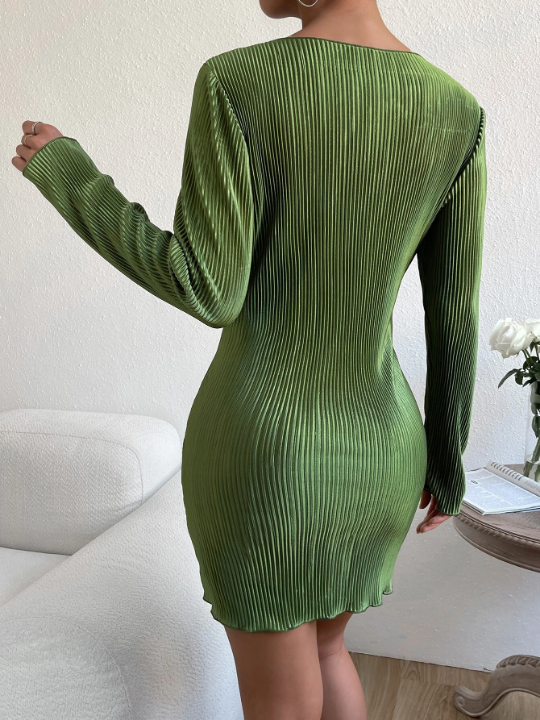 EZwear Green Pleated Fabric Solid Boat Neck Fitted Dress