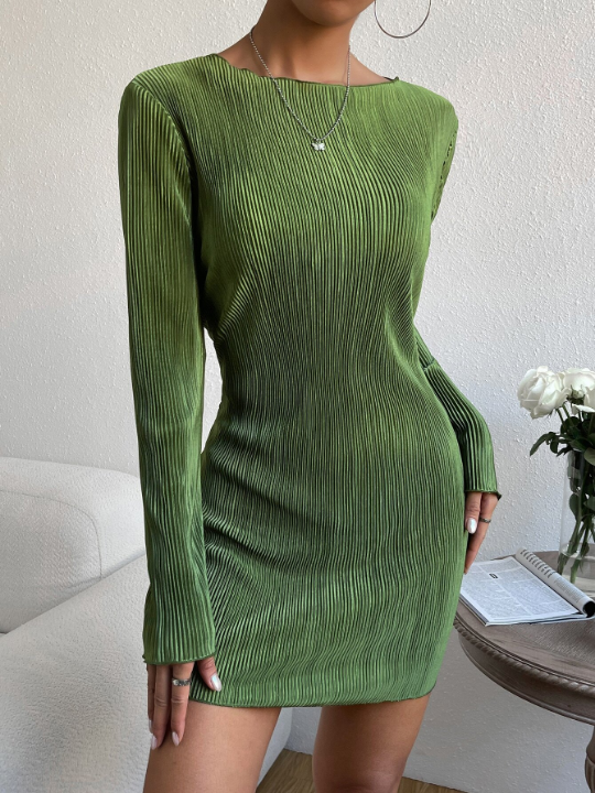 EZwear Green Pleated Fabric Solid Boat Neck Fitted Dress