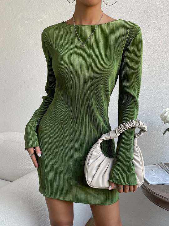 EZwear Green Pleated Fabric Solid Boat Neck Fitted Dress