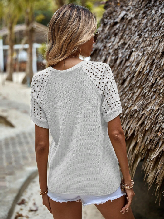 LUNE Solid Eyelet Embroidery Raglan Sleeve Tee