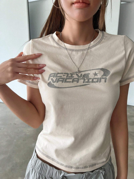 DAZY Letter Graphic Crop Tee