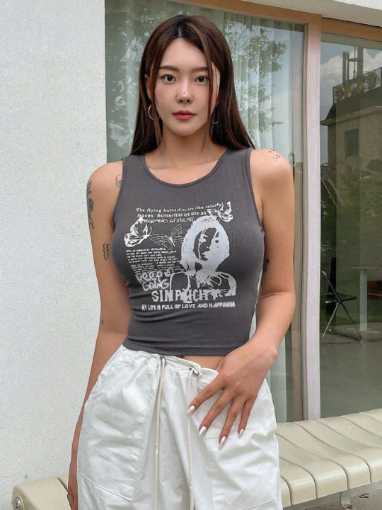 DAZY Figure & Slogan Graphic Tank Top