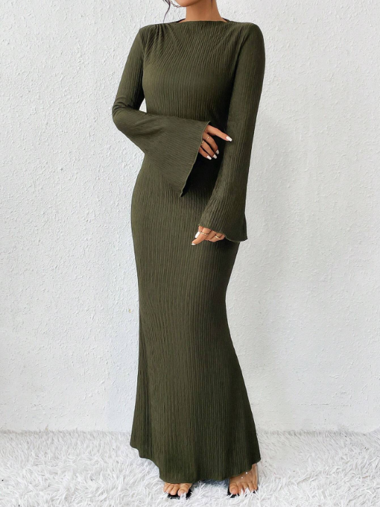 Privé Solid Color Long Bell Sleeve Women's Dress