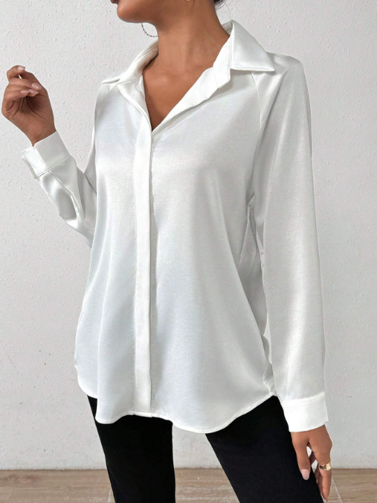 Privé White Simple Shirt With Asymmetric Hemline