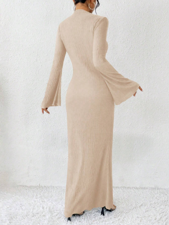 Privé Solid Color Trumpet Sleeves Mermaid Dress