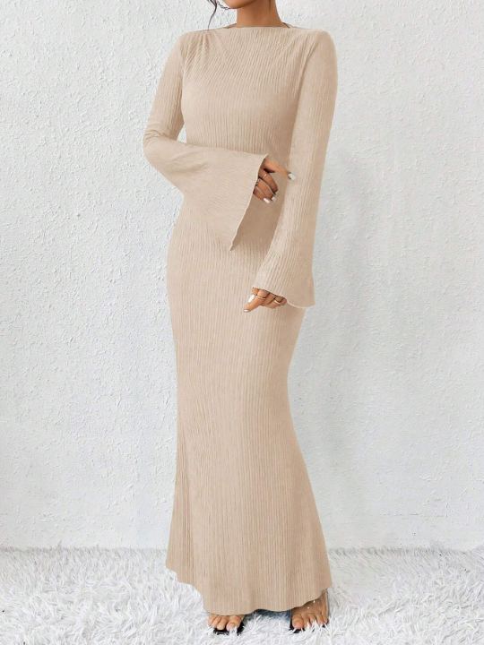 Privé Solid Color Trumpet Sleeves Mermaid Dress