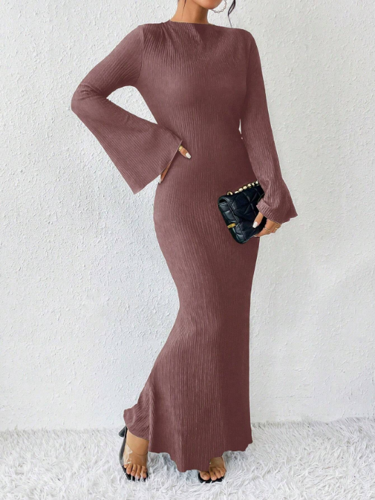 Essnce Solid Color Bell Sleeve Fishtail Dress