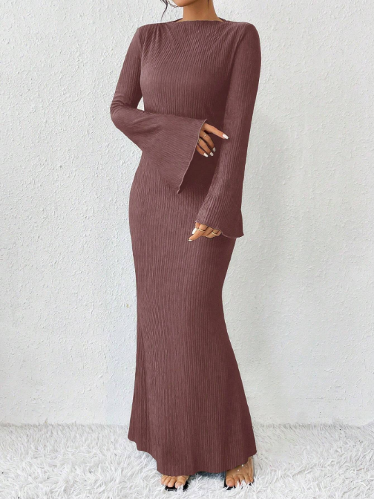 Essnce Solid Color Bell Sleeve Fishtail Dress