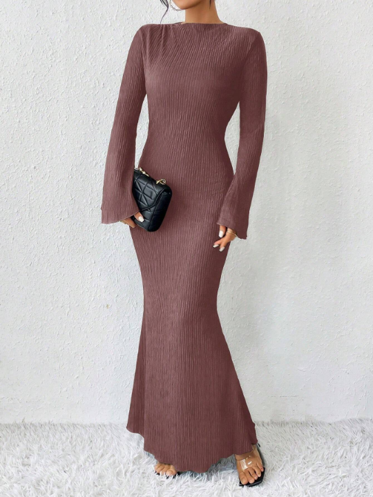 Essnce Solid Color Bell Sleeve Fishtail Dress