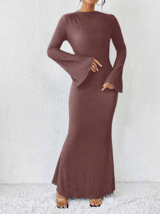 Essnce Solid Color Bell Sleeve Fishtail Dress