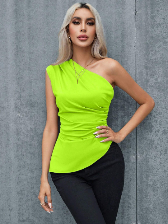 Privé Ladies' Solid Color Asymmetric Hem Knitted Top