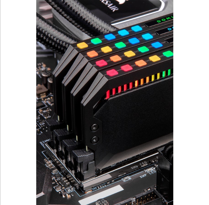 كورسير دوميناتور بلاتينيوم RGB DDR4-3200 C16 DC - 16 جيجا